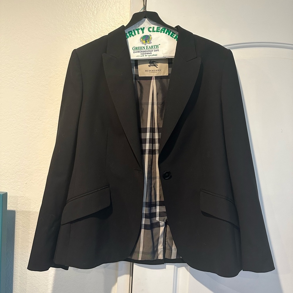 Burberry London Blazer w/ b&w lining EUC / worn one evening only